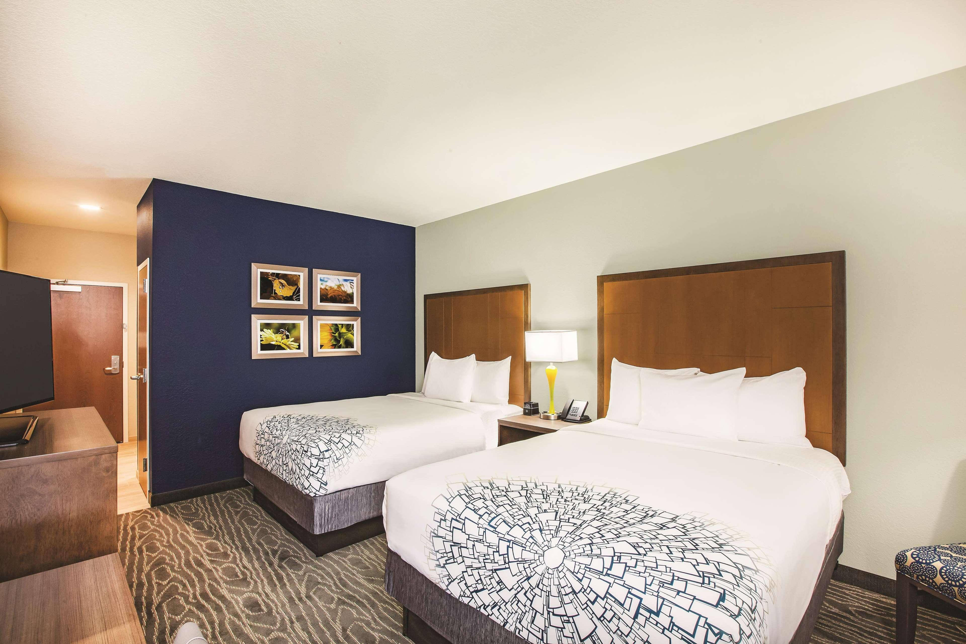 La Quinta By Wyndham Wichita Northeast Hotel Exterior photo