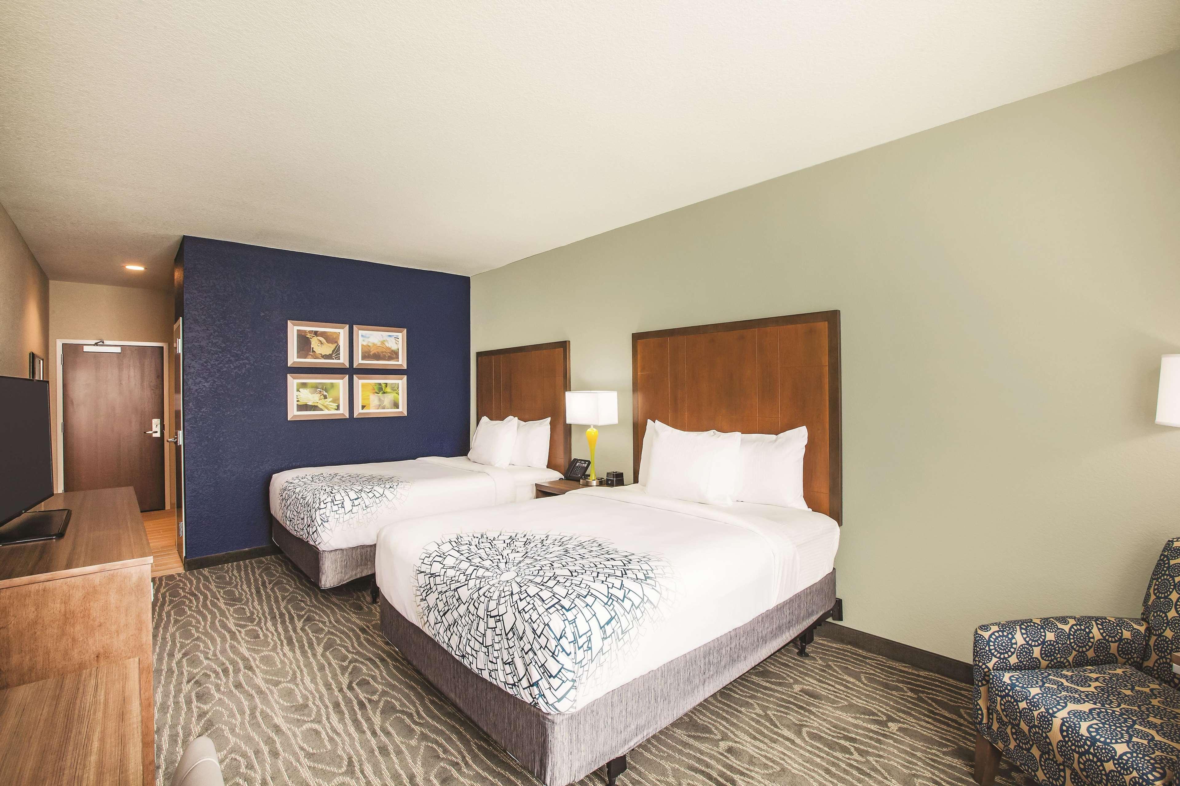 La Quinta By Wyndham Wichita Northeast Hotel Exterior photo