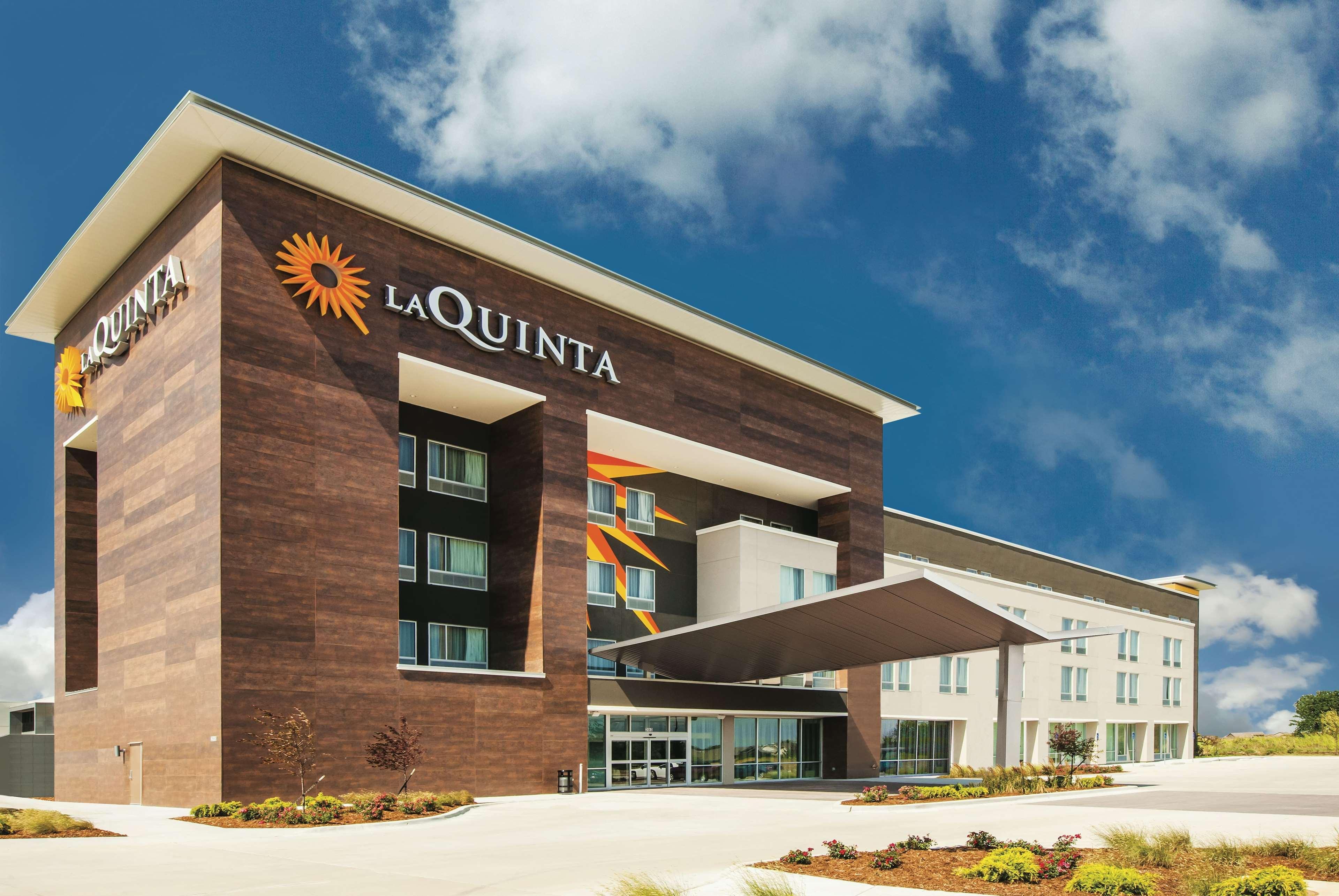 La Quinta By Wyndham Wichita Northeast Hotel Exterior photo
